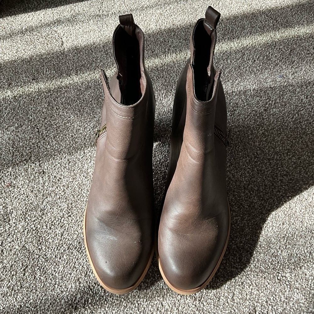 Shoe Dazzle Brown Ankle Boots